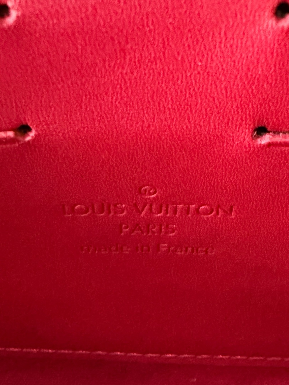 Louis Vuitton Pomme D’Amour Monogram Vernis Rossmore MM Clutch Bag - Picture 14 of 16